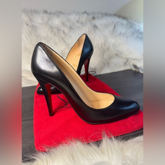 CHRISTIAN LOUBOUTIN
Black Patent Leather Pump ๐ ๐ฅ
NWT | EU 38.5 - Picture 3 of 15